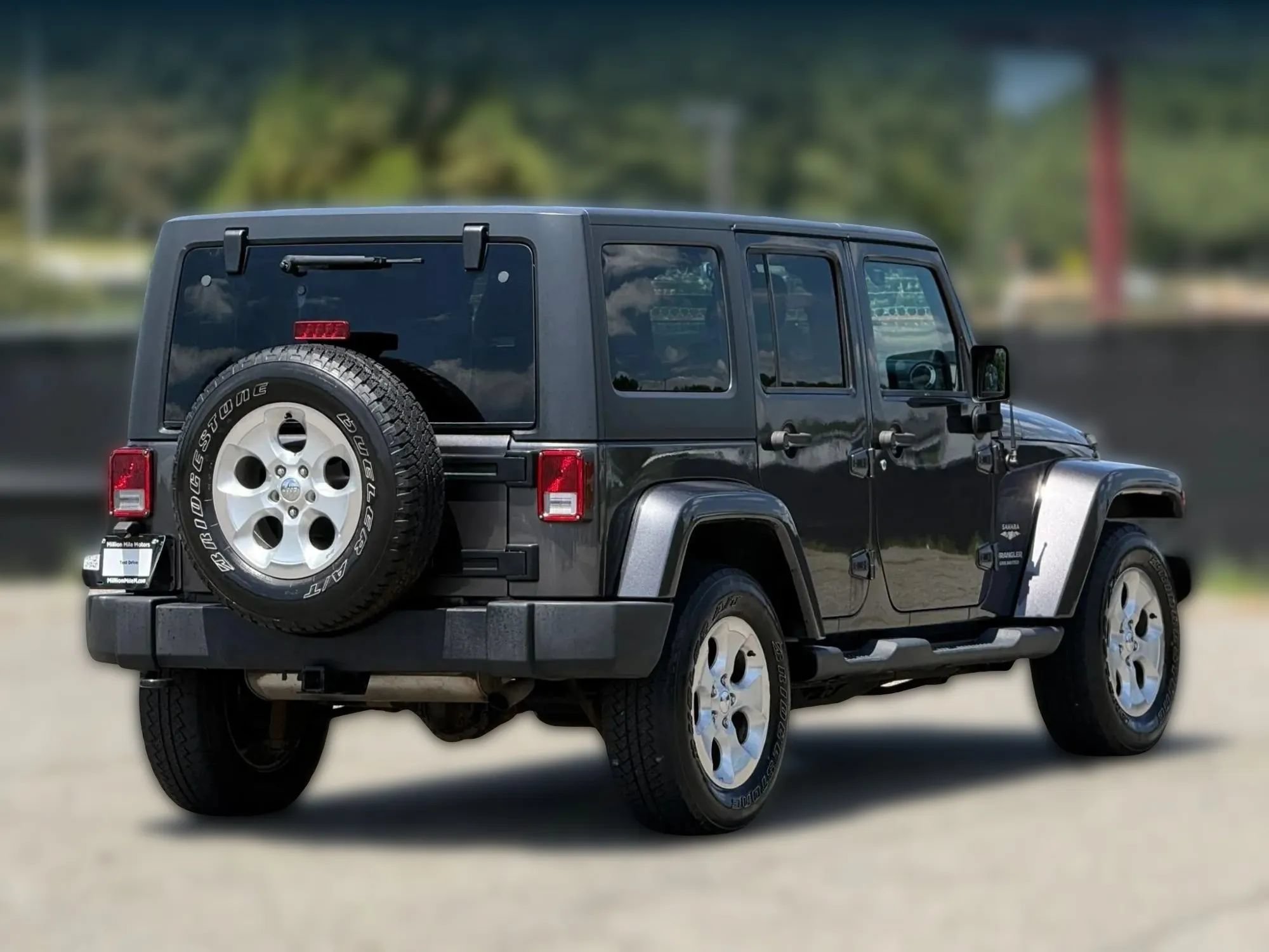 Used 2014 Jeep Wrangler Unlimited Sahara w/ Connectivity Group AWD/4WD image 9