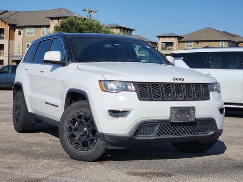 Used 2020 Jeep Grand Cherokee Laredo RWD image 1