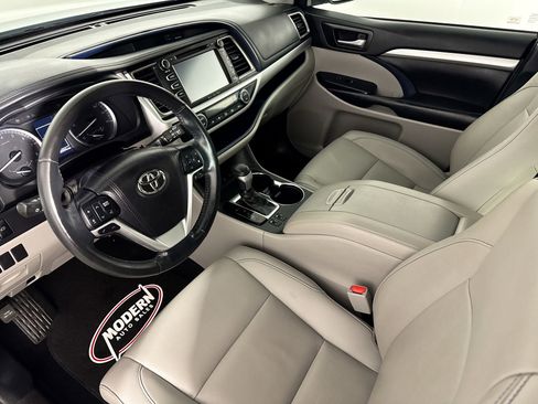 Used 2019 Toyota Highlander XLE image 15