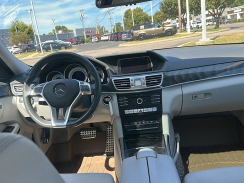 Used 2016 Mercedes-Benz E 350 4MATIC Sedan image 13
