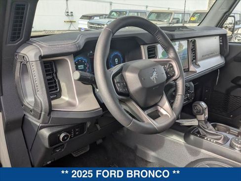 Used 2025 Ford Bronco Outer Banks AWD/4WD image 9