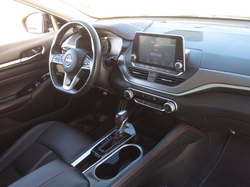 Used 2023 Nissan Altima 2.5 SR image 9