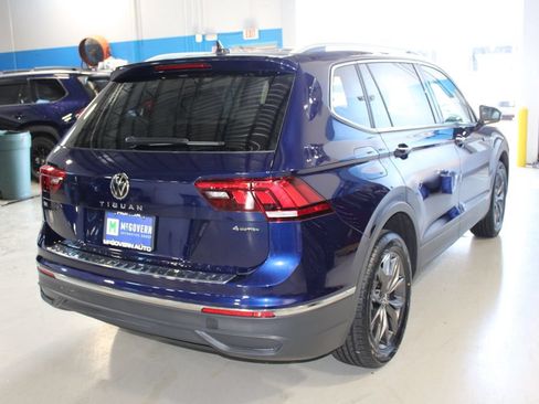 Used 2024 Volkswagen Tiguan SE AWD/4WD image 23