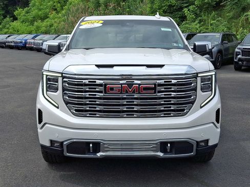 Used 2024 GMC Sierra 1500 Denali w/ Technology Package AWD/4WD image 3