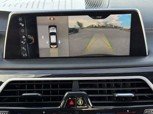 Used 2017 BMW 750i image 16