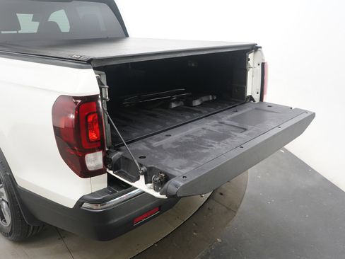 Used 2017 Honda Ridgeline RTL image 18