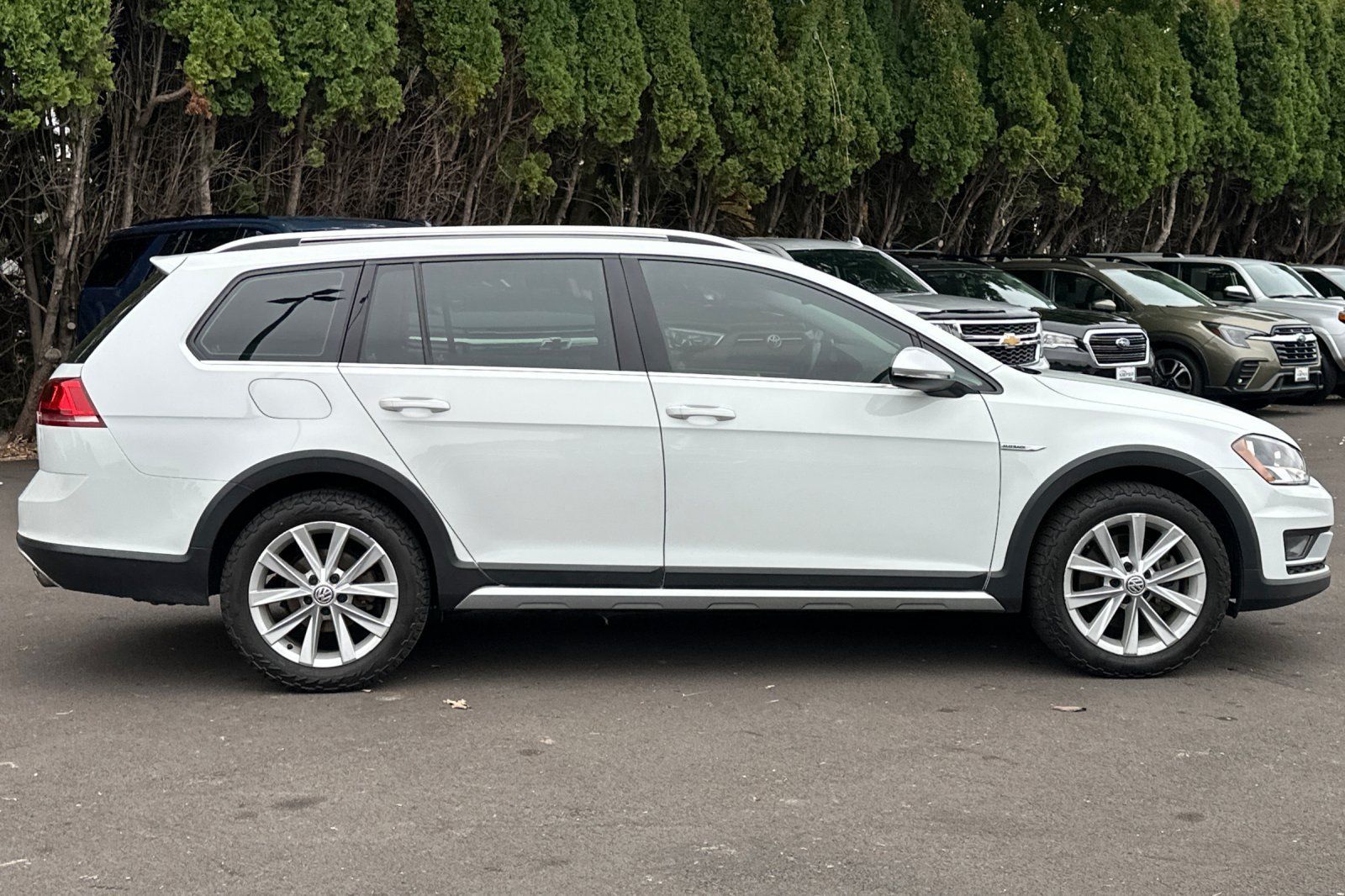 Used 2017 Volkswagen Golf Alltrack S AWD/4WD image 3