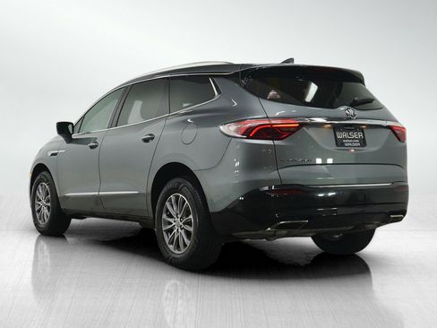 Used 2023 Buick Enclave Essence image 3