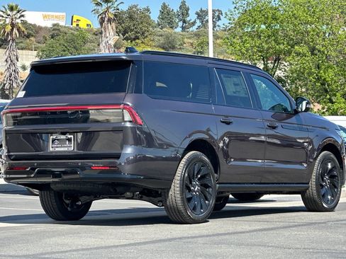 New 2026 Lincoln Navigator L Reserve w/ Jet Appearance Package AWD/4WD image 3
