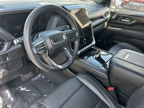 Used 2025 GMC Yukon XL Denali AWD/4WD image 18