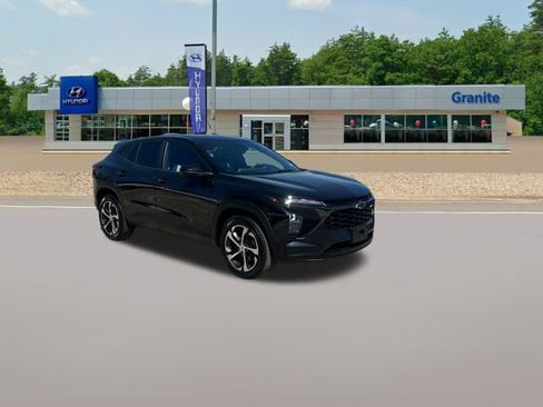 Used 2024 Chevrolet Trax RS w/ Sunroof Package FWD image 5