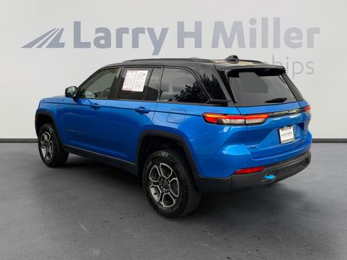 Used 2023 Jeep Grand Cherokee Trailhawk w/ Luxury Tech Group III AWD/4WD image 3