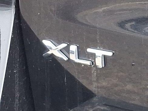 Used 2023 Ford Expedition XLT image 30