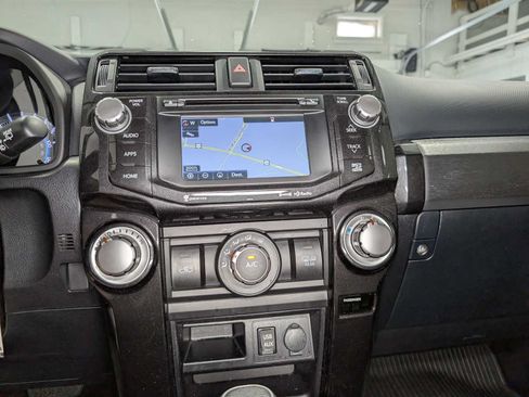 Used 2018 Toyota 4Runner TRD Off-Road Premium AWD/4WD image 34