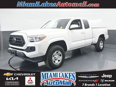 Used 2022 Toyota Tacoma SR image 1