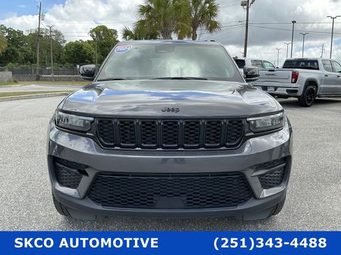 Used 2024 Jeep Grand Cherokee Altitude image 8