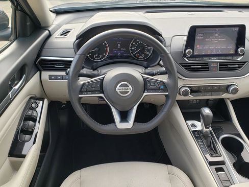Used 2021 Nissan Altima 2.5 SV w/ SV Premium Package image 22