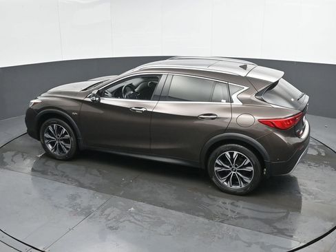 Used 2017 INFINITI QX30 Premium w/ Technology Package image 42