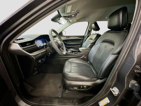 Used 2023 Jeep Grand Cherokee L Limited w/ Luxury Tech Group II image 13