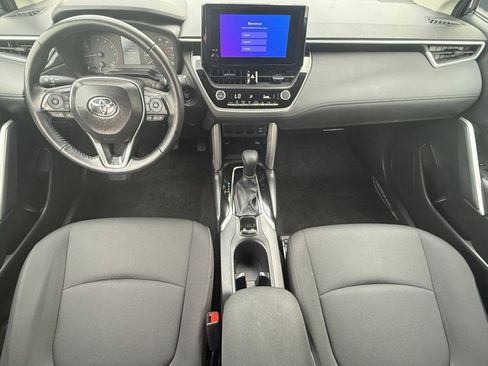Used 2025 Toyota Corolla Cross LE image 15
