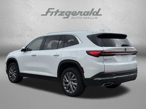 Used 2025 Buick Enclave Preferred AWD/4WD image 5