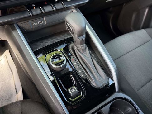 Used 2023 Chevrolet Colorado Trail Boss AWD/4WD image 18