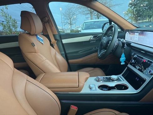 Used 2025 Genesis GV80 2.5T Prestige image 8