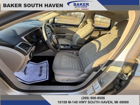 Used 2017 Ford Fusion SE image 12