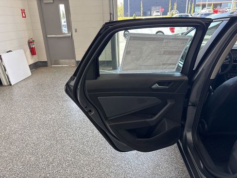 New 2026 Volkswagen Jetta SE FWD image 34
