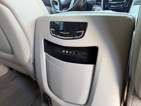 Used 2015 Cadillac Escalade ESV Premium image 23