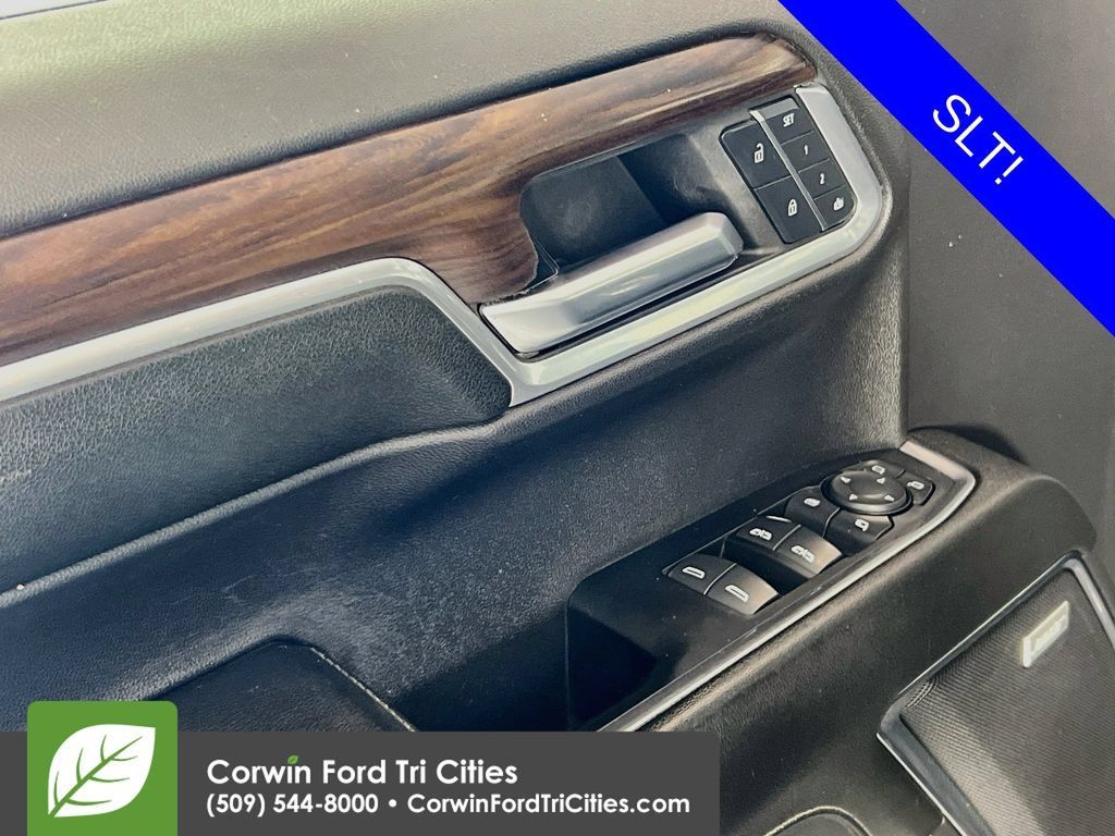 Used 2023 GMC Sierra 1500 SLT w/ SLT Convenience Package AWD/4WD image 12