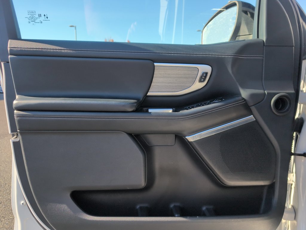 Used 2025 Ford Expedition Platinum AWD/4WD image 17
