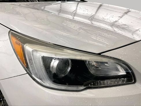 Used 2017 Subaru Outback 3.6R Touring AWD/4WD image 28
