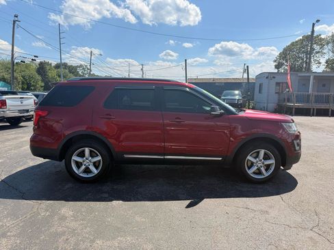 Used 2016 Ford Explorer XLT w/ Equipment Group 202A AWD/4WD image 9