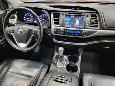 Used 2017 Toyota Highlander XLE image 30