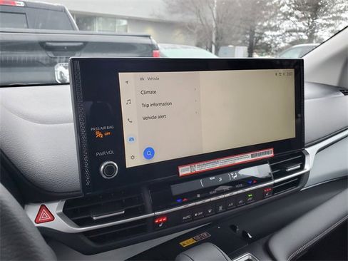 Used 2025 Toyota Sienna XLE image 30