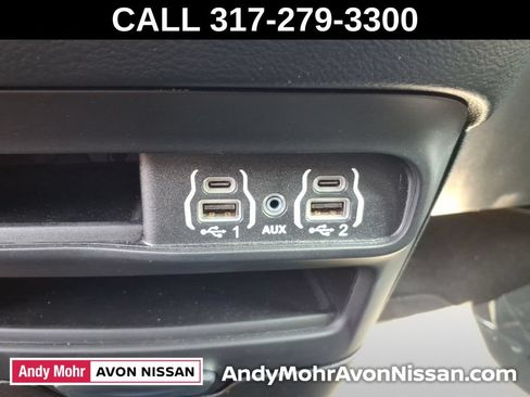 Used 2025 Chrysler Pacifica Select FWD image 33