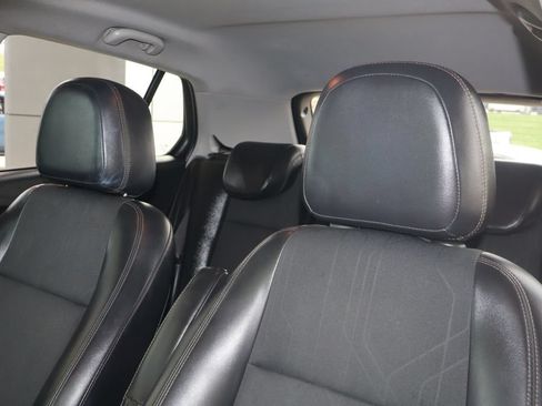 Used 2021 Chevrolet Trax LT w/ Midnight Edition FWD image 16