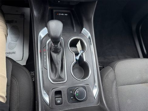 Used 2023 Chevrolet Traverse LT image 20