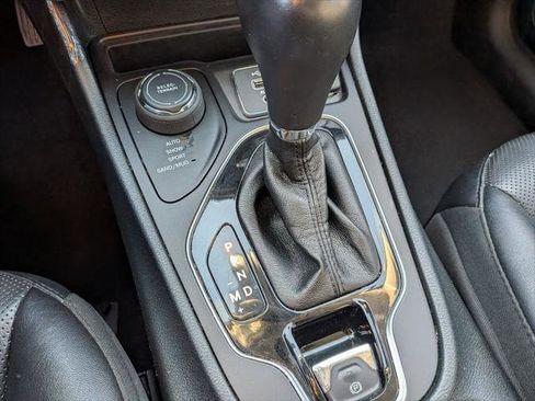 Certified 2023 Jeep Cherokee Altitude Lux image 25