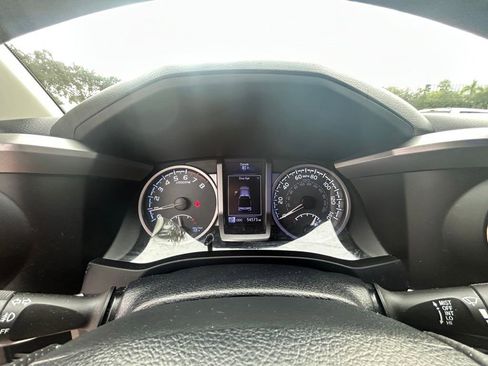 Used 2018 Toyota Tacoma SR5 image 38