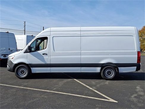 Used 2025 Mercedes-Benz Sprinter 2500 image 8