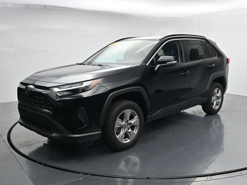 Used 2025 Toyota RAV4 XLE AWD/4WD image 4