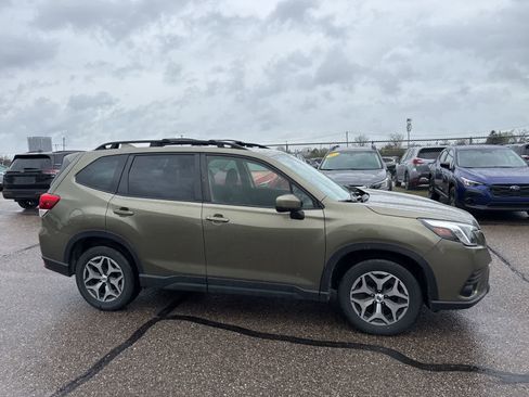 Used 2023 Subaru Forester Premium image 9