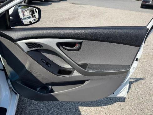 Used 2016 Hyundai Elantra SE FWD image 26