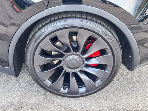 Used 2023 Tesla Model Y Performance image 12