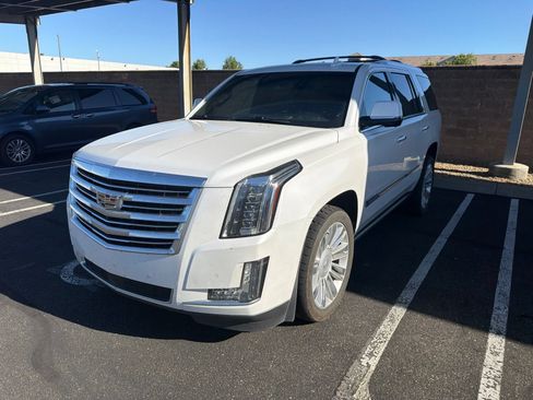 Used 2016 Cadillac Escalade Platinum AWD/4WD image 3
