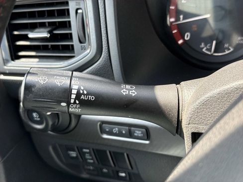 Used 2023 Nissan Titan PRO-4X w/ Pro-4x Convenience Package AWD/4WD image 15
