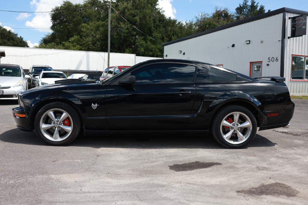 Used 2009 Ford Mustang Convertible RWD image 3