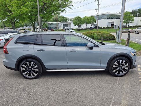 Certified 2025 Volvo V60 B5 Cross Country Ultra w/ Climate Package AWD/4WD image 7